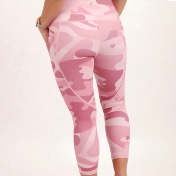 Zyia Light N Tight Pink Camo High Rise Pocketed Cropped Leggings 4 - Picture 2 of 9